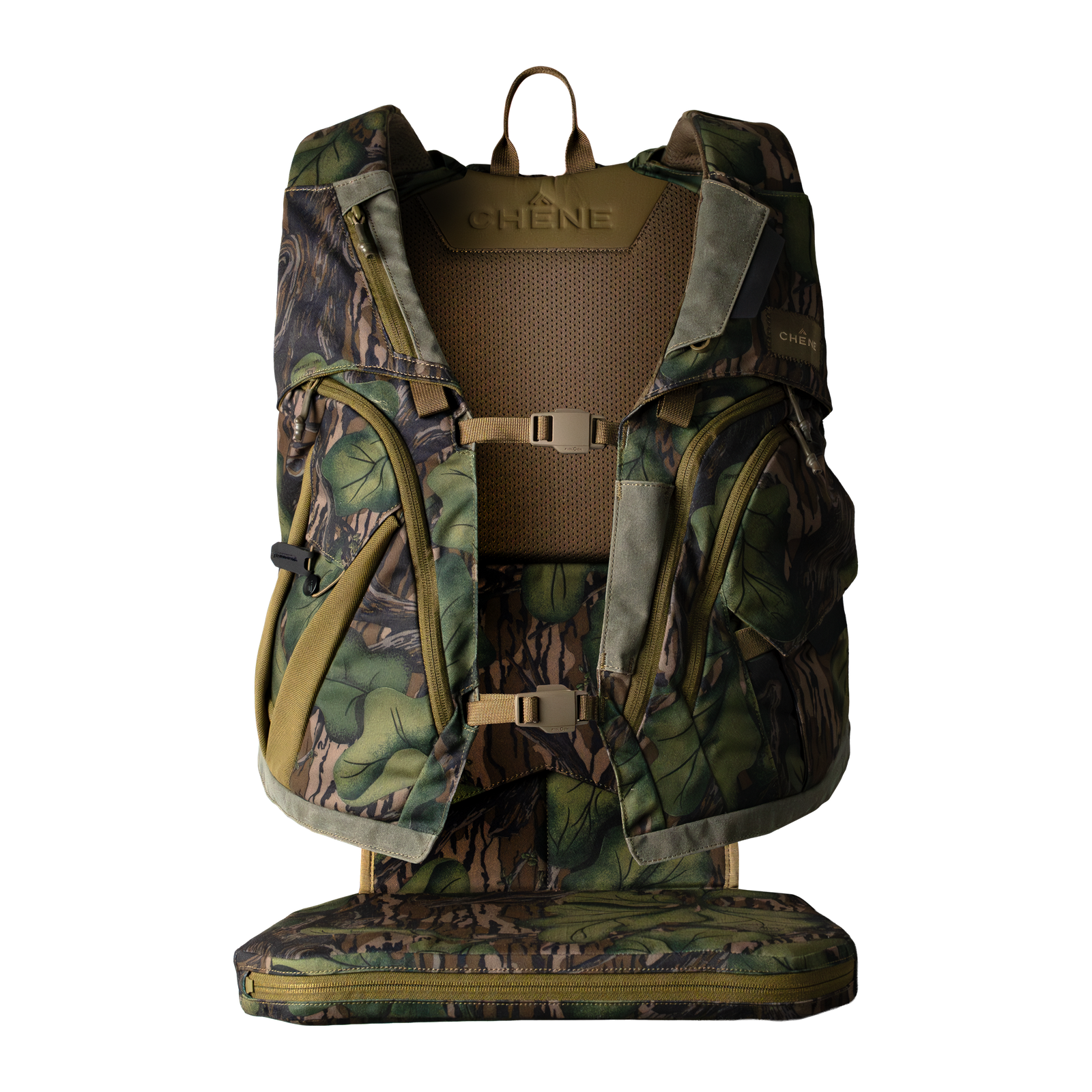 Front view of The Chêne Gear Deception Turkey Vest in Full Foliage #mossy_oak_full_foliage