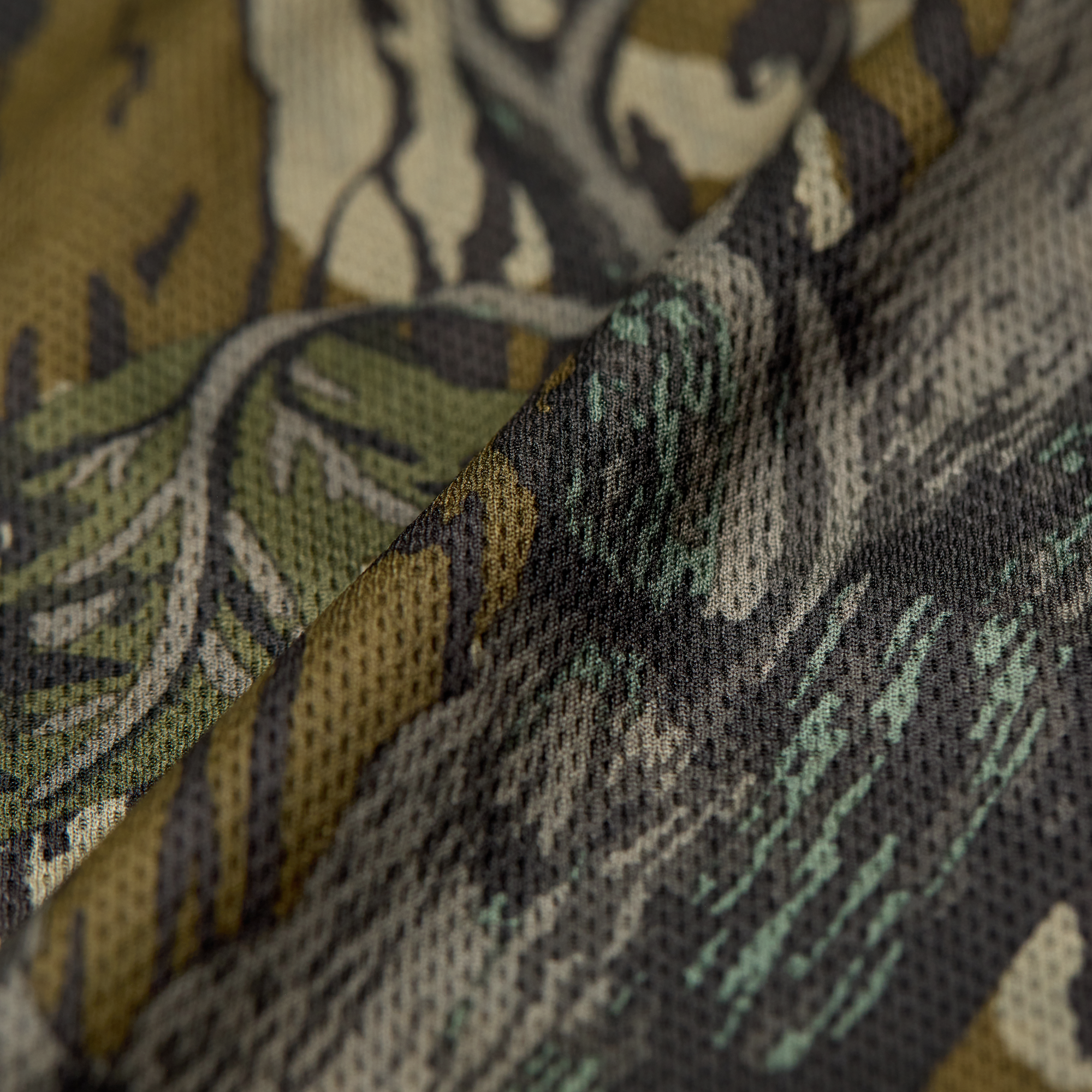 Vale 105 Synthetic Crew L/S in Mossy Oak Bottomland, fabric detail #mossy_oak_bottomland