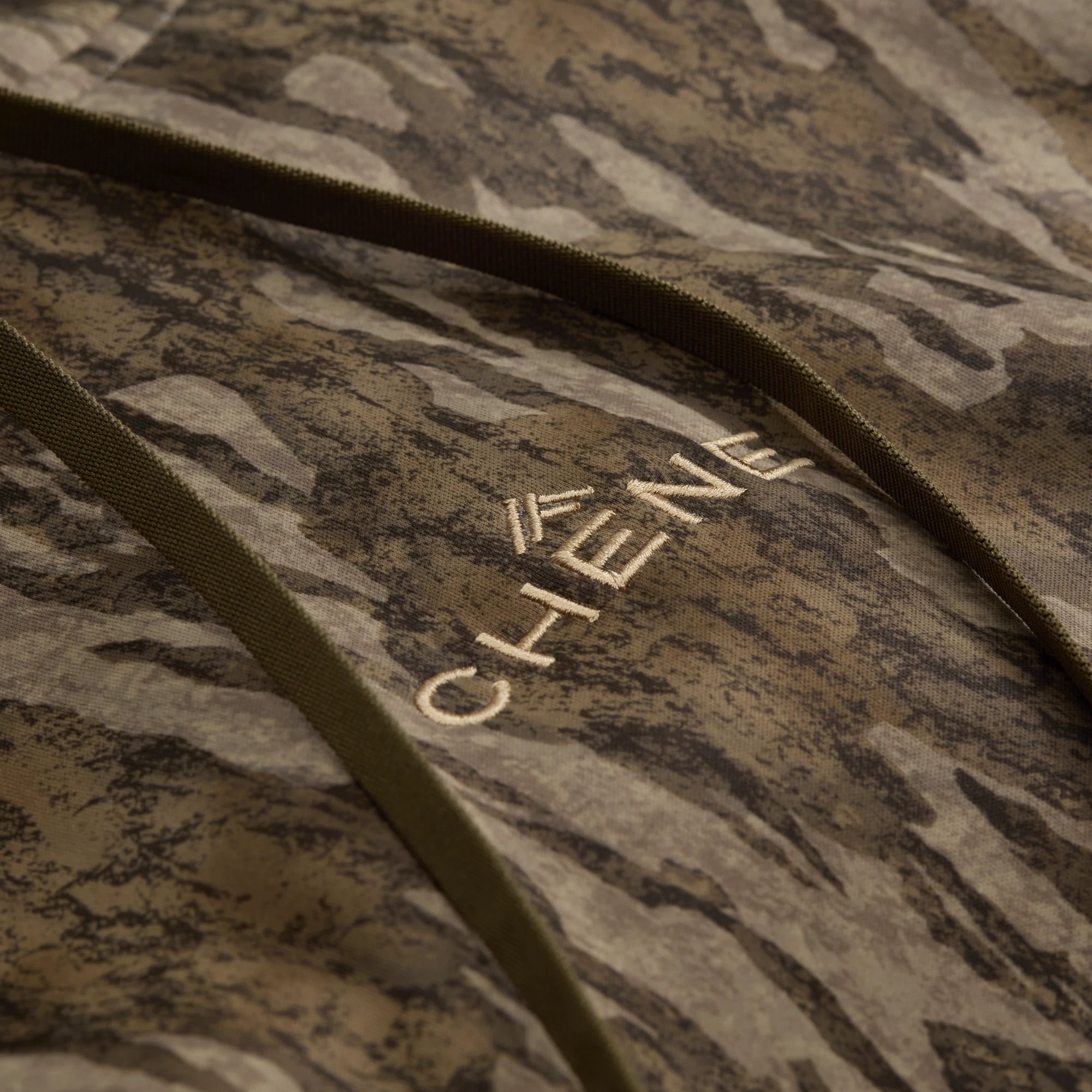 Crossover Hoodie in Mossy Oak Bottomland, fabric detail #mossy_oak_bottomland